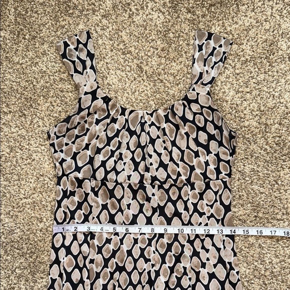 Elegant Black and Cream Patterned Dress - Picture 12 of 13